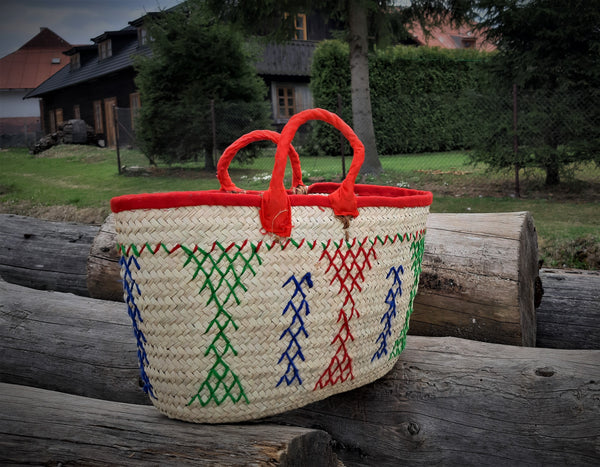 Rectangle basket bag with traditional decoration