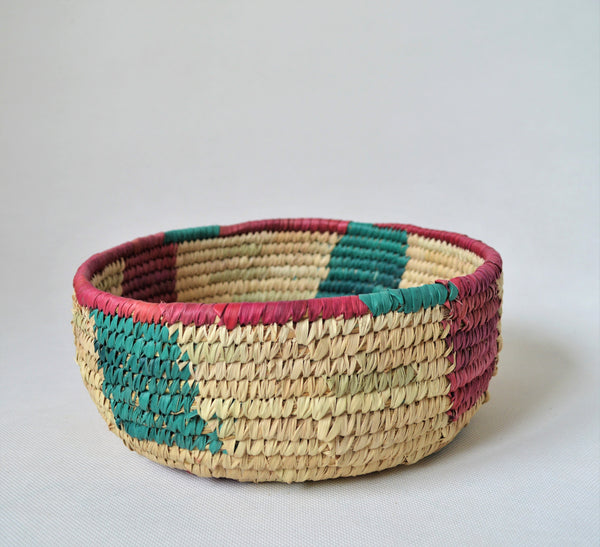 Woven fruit basket (green and red)