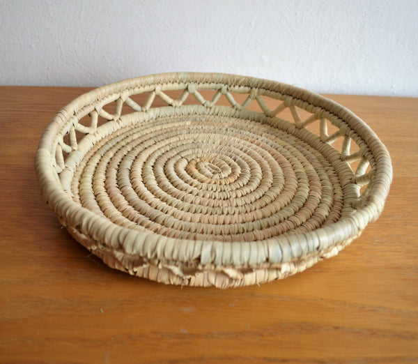 Round decor palm leaves tray