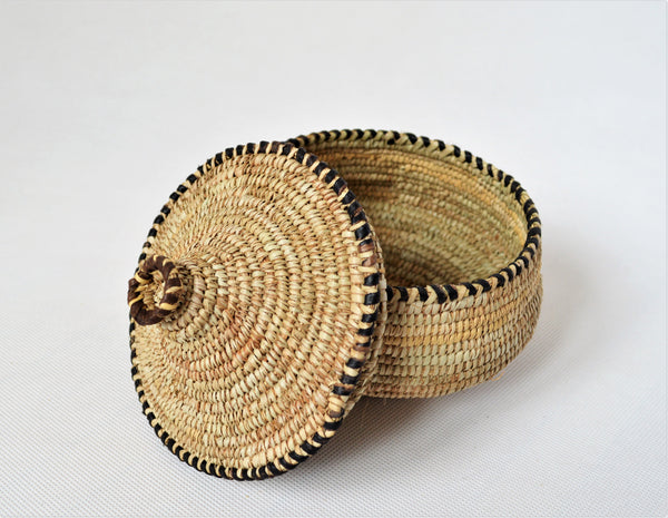 Round woven straw canister with a lid jewelry box