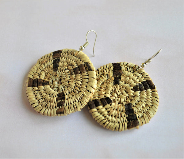 Round earrings palm straw and natural leather