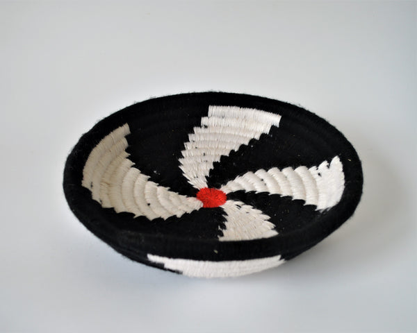 Egyptian wool palm fruit plate (Black and White)